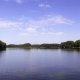 <p>Lanškrounské rybníky, klidná vodní hladina</p>